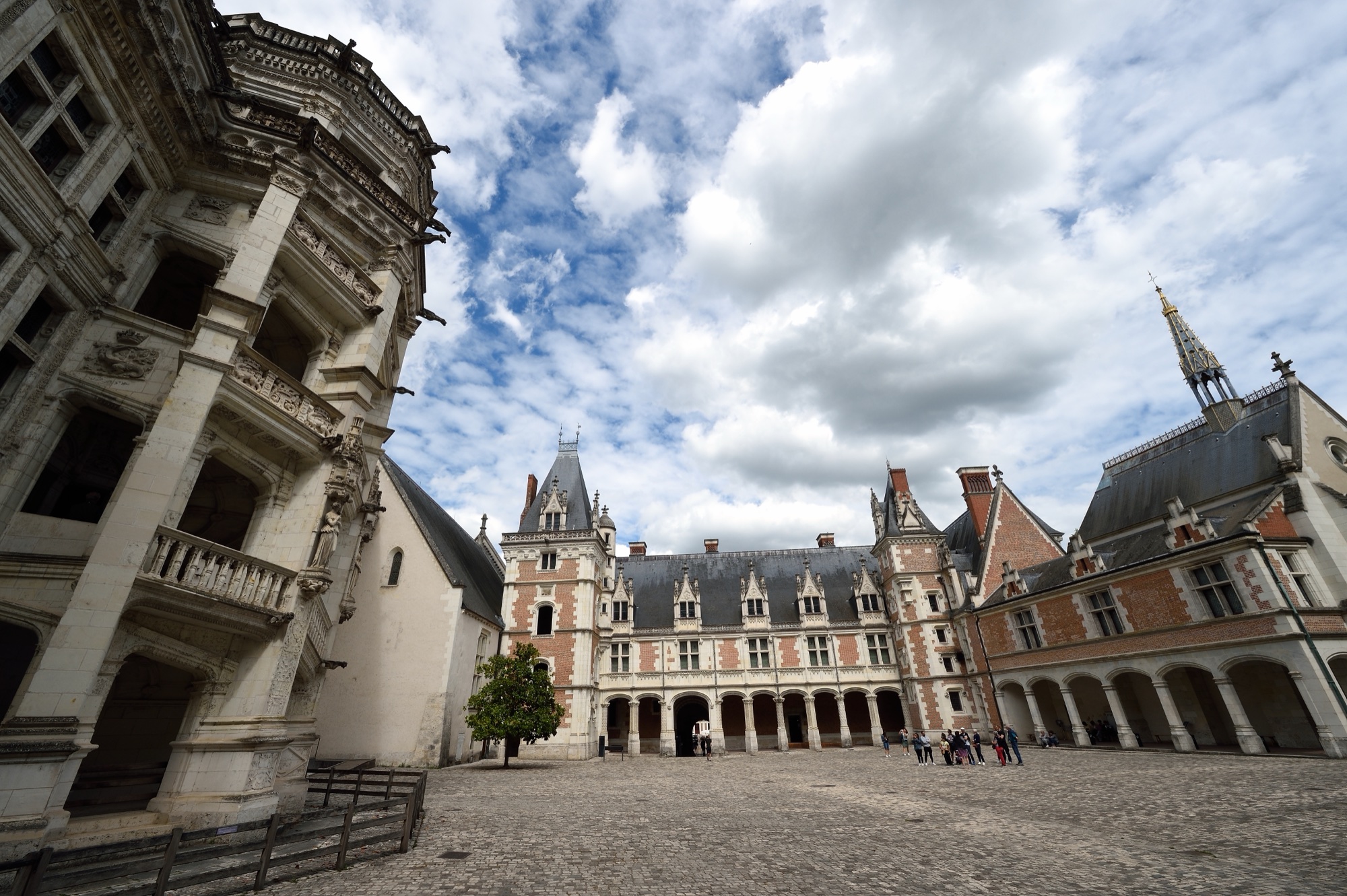 The courtyard at Blois places the François I stair against older and later wings.