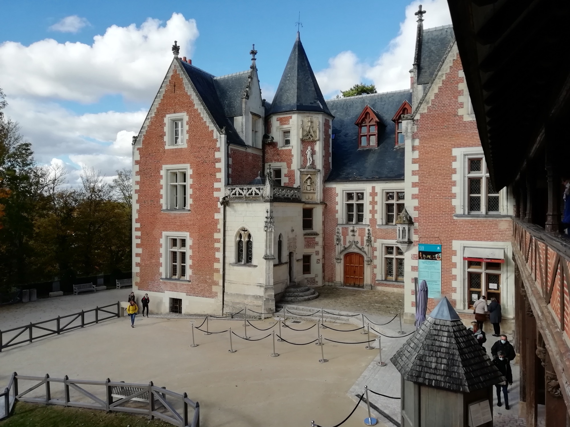 The red-brick and pale-stone manor of Clos Lucé encloses a compact courtyard.