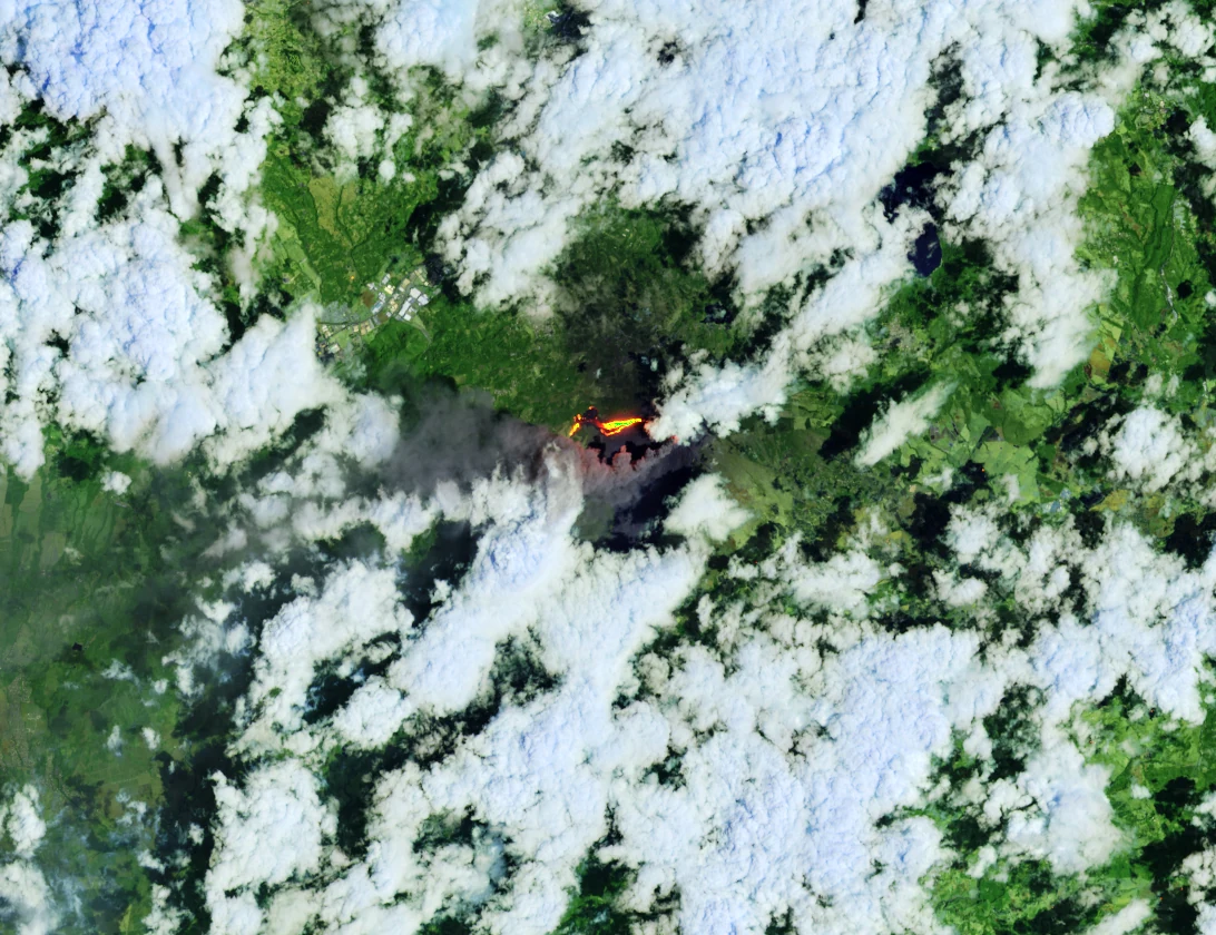 False-color Landsat view of Pacaya on 29 March 2021, with a bright lava heat signature amid green vegetation and white clouds